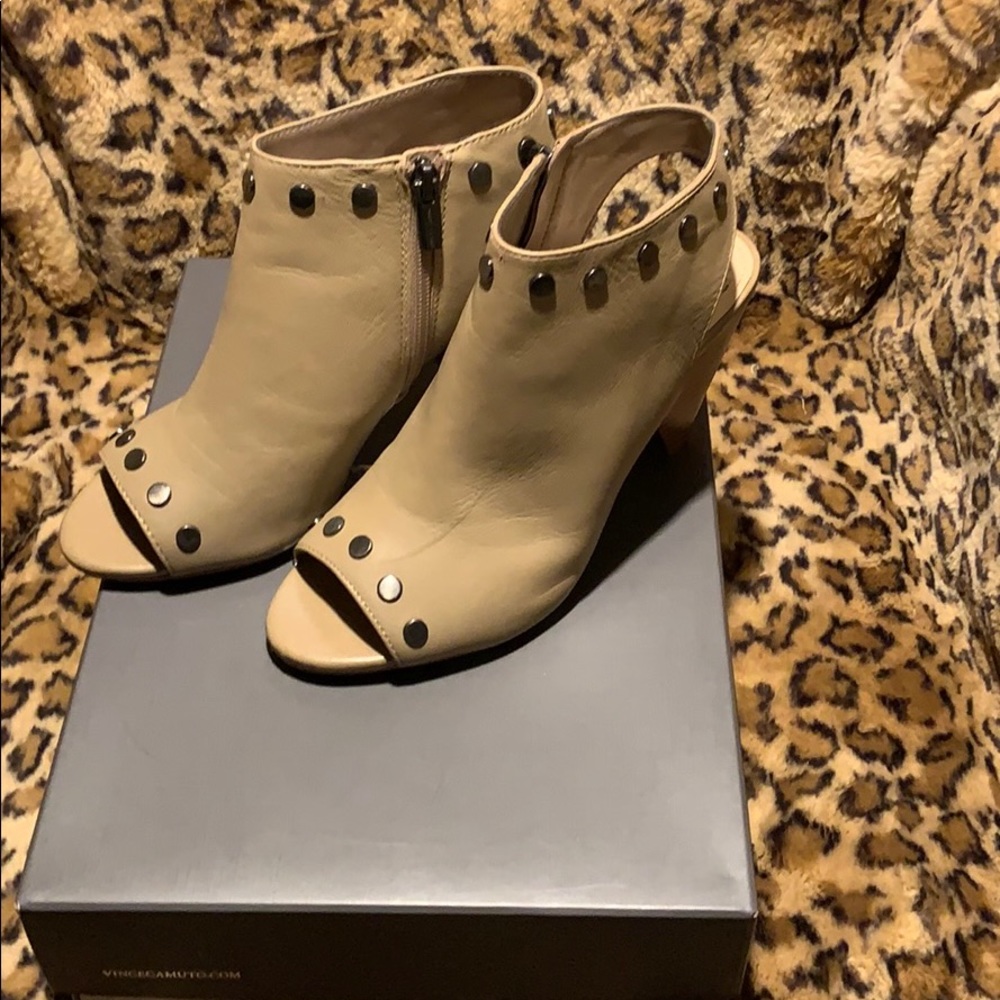 SALE❤️Vince Camuto TAUPLICIOUS Edia